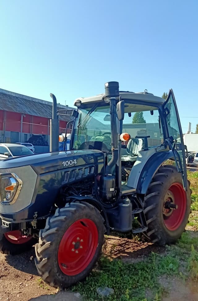 Трактор сельскохозяйственный AGROVEGA 100