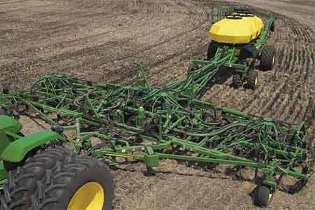 Сеялка-культиватор пневматическая John Deere