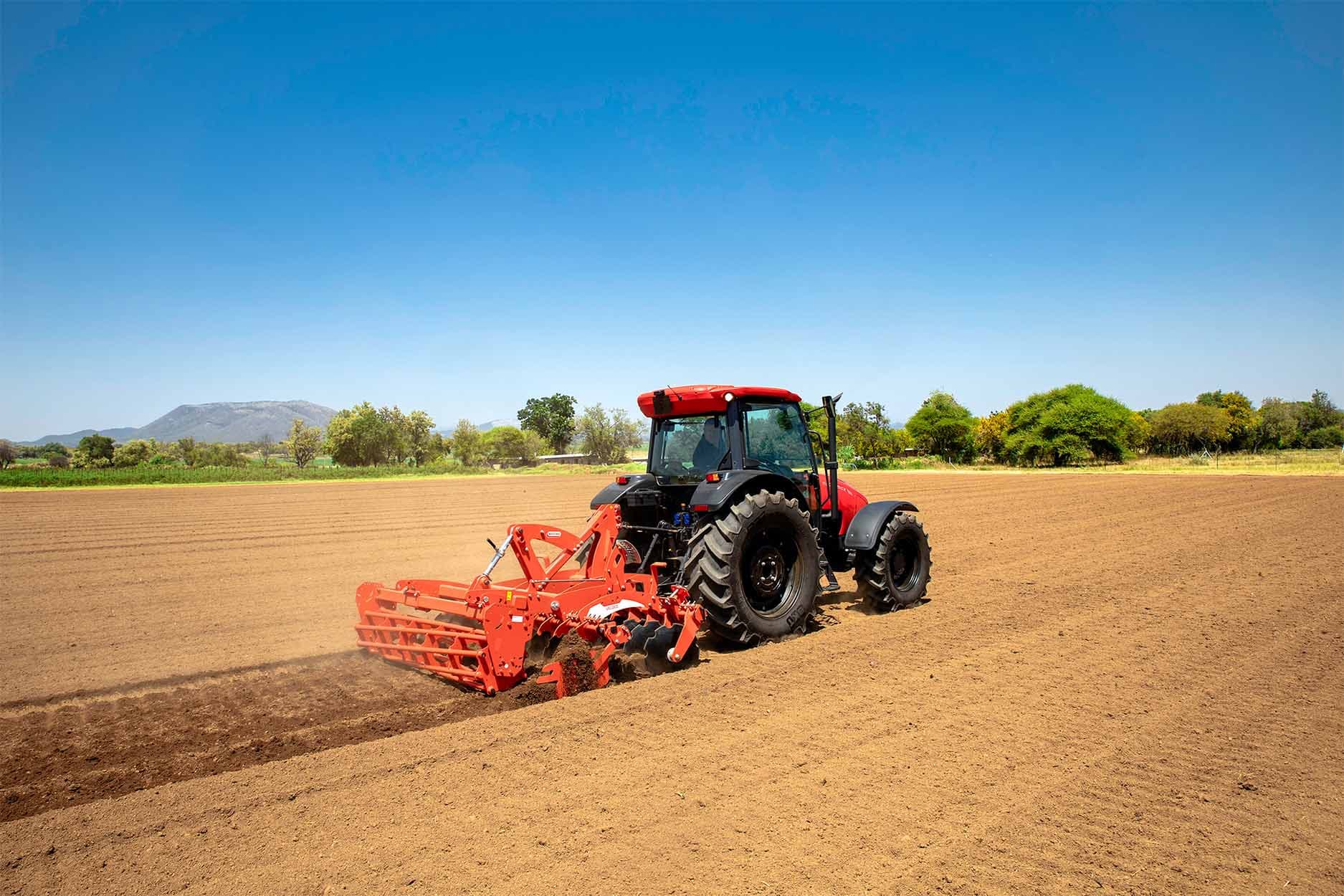 Трактор McCormick B-Max Cab