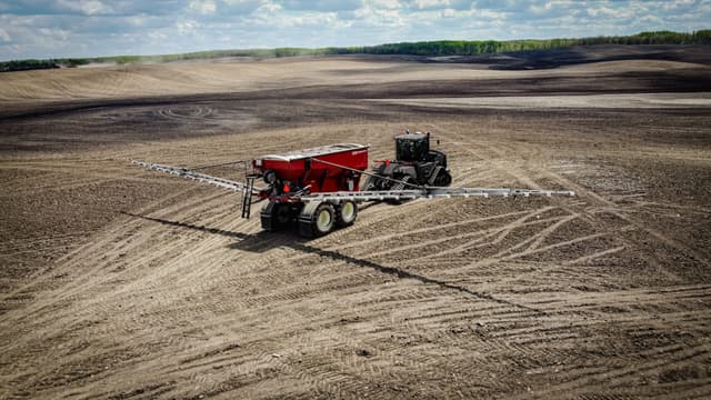 Распределитель удобрений прицепной воздушный Salford AB640