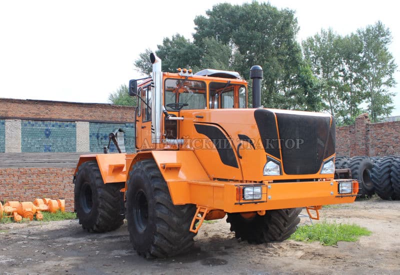 Колесный трактор К-701