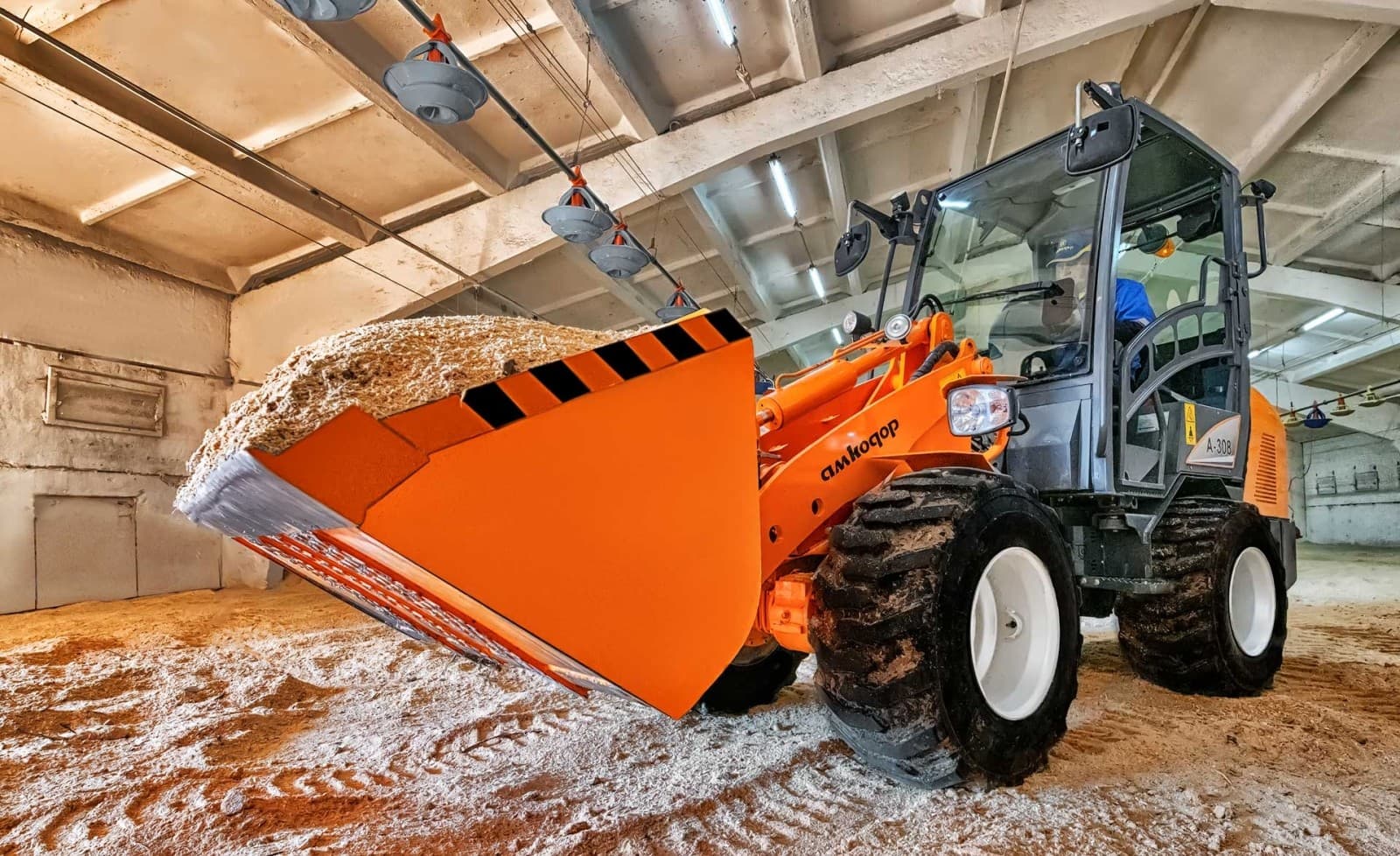 Погрузчик фронтальный мини AMKODOR W080C