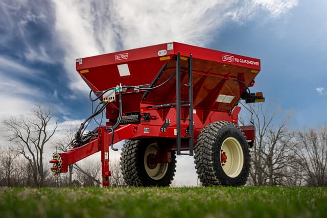 Разбрасыватель твердых удобрений прицепной Grasshopper Spinner Spreader 180 куб. футов