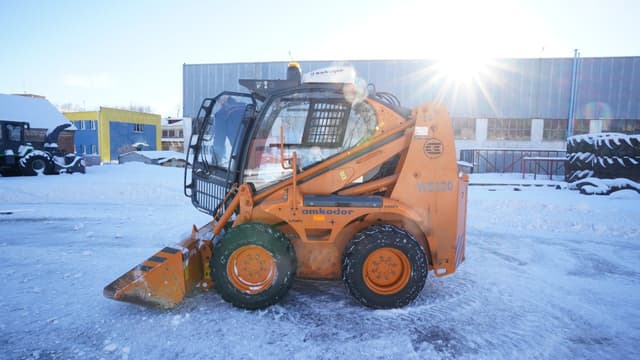 Погрузчик фронтальный универсальный с бортовым поворотом AMKODOR WS120