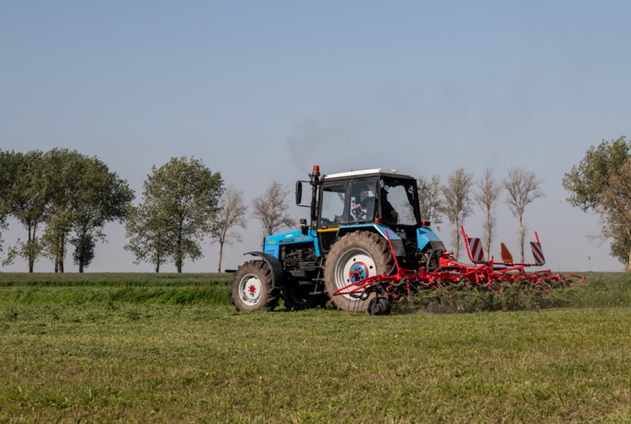 Ворошилка роторная прицепная AMKODOR VRN-740/6