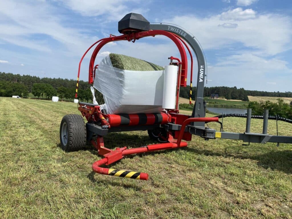 Обмотчик рулонов TWISTER E (Towed Wrapper with Front Load) с фронтальной загрузкой