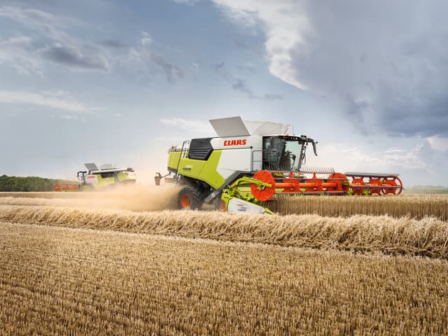 Комбайн зерноуборочный CLAAS TRION 700